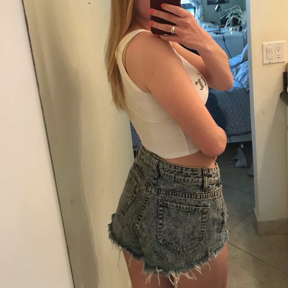 Forever 21 distressed high wasted shorts denim - Picture 6 of 6